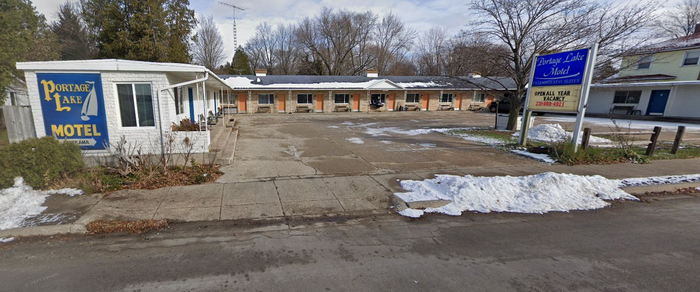 Portage Lake Motel (Wissners Motel, Sprengers Lakeview Motel) - Web Listing (newer photo)